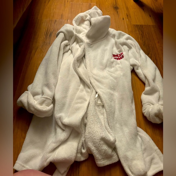 Hello Kitty | Intimates & Sleepwear | Hello Kitty Robe Size Medium ...